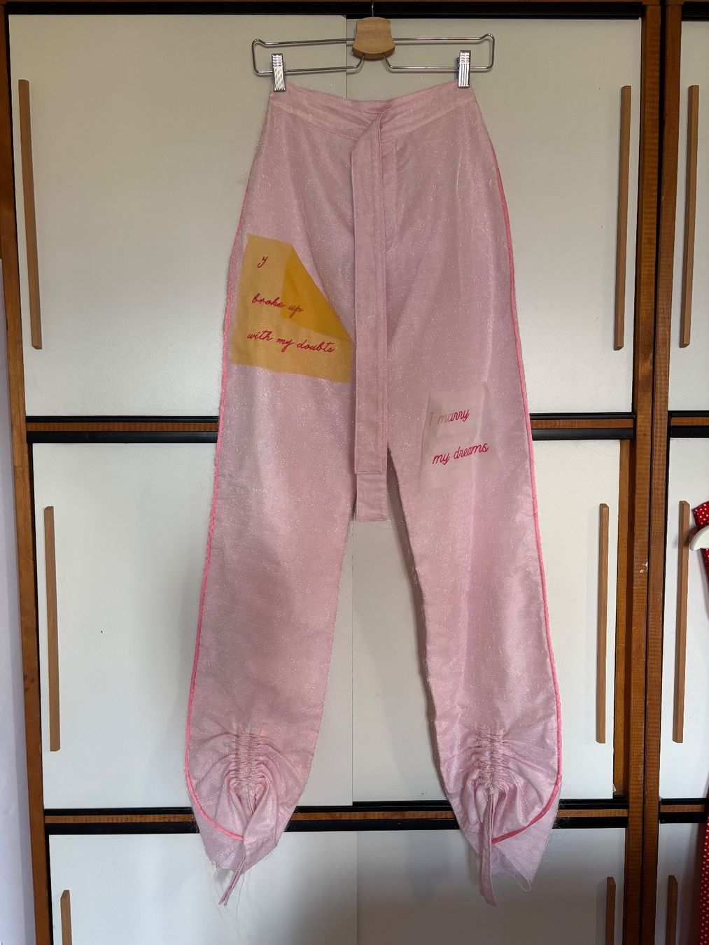 Pantaloni: embroidered pink pants - S / unique piece – Usato da St-Saphorin-Lavaux venduto da selb94 3