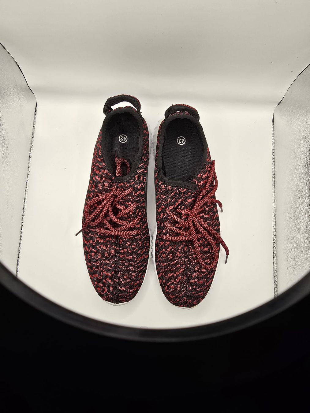 Scarpe da uomo: Baskets rouges et noires, style décontracté, taille 42, – Nuovo (secondo la descrizione) da Neuchâtel venduto da mel_6m7r 1