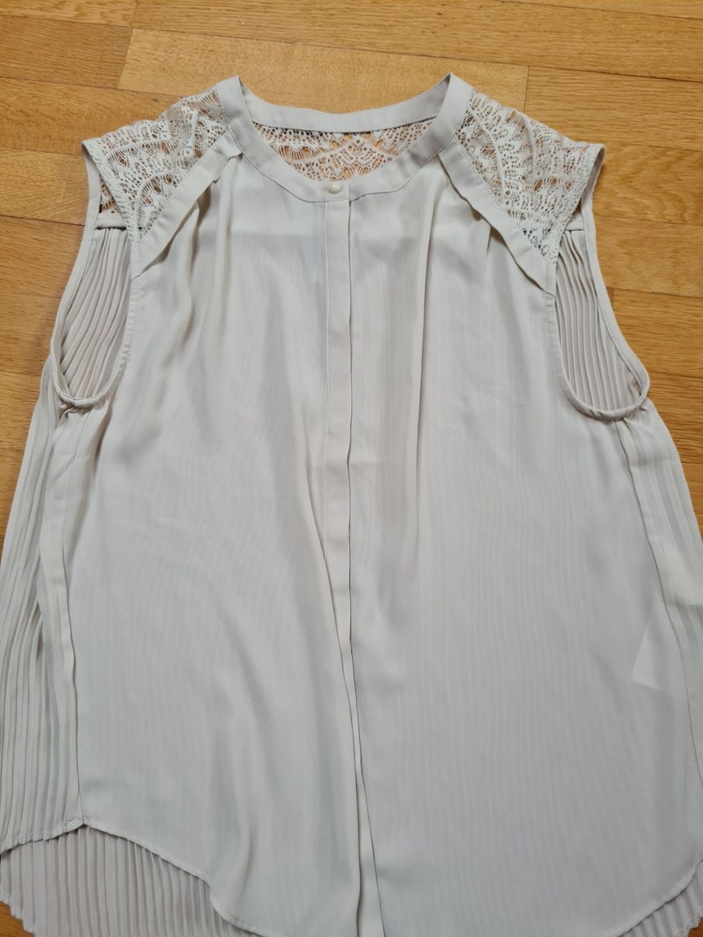 Lotti di vestiti: 2 x shorts und 1 Bluse wunderschön gr.36 – Usato da Ferden venduto da jemyce 7