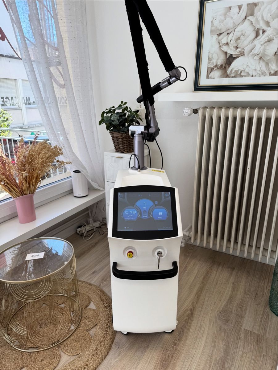Attrezzature mediche: machine détatouage laser (pico laser) – Nuovo (secondo la descrizione) da Vallorbe venduto da l_s_9gk9