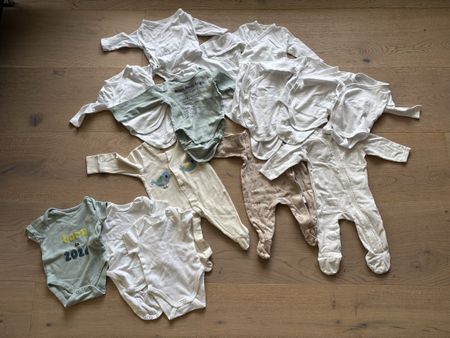 Gr. 62 large Baby Clothes Bundle bodys, sleepsuites 👶🌸