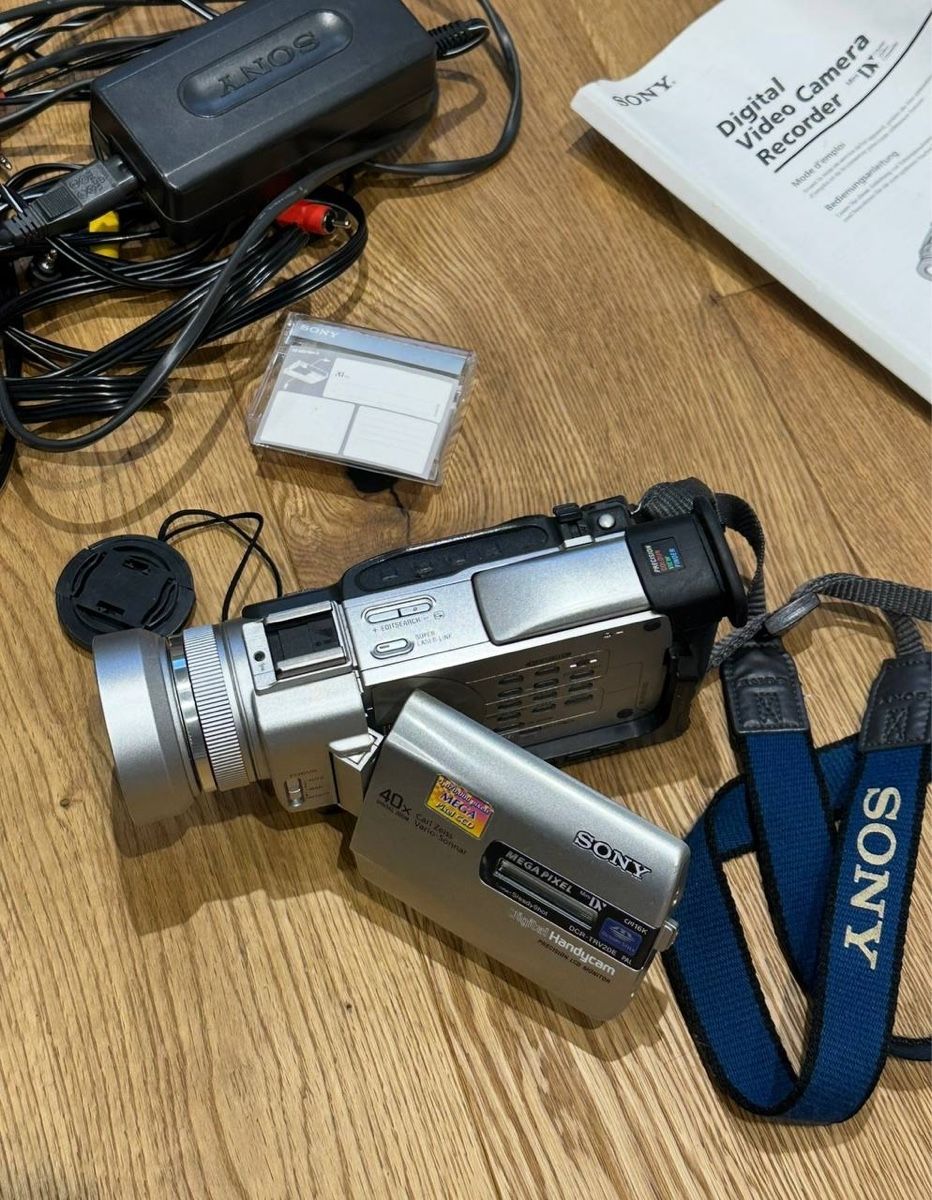 Sony Videocamere: Sony DCR-TRV20E MiniDV Digital Handycam – Difettoso da Bern venduto da gos_v7yj 2