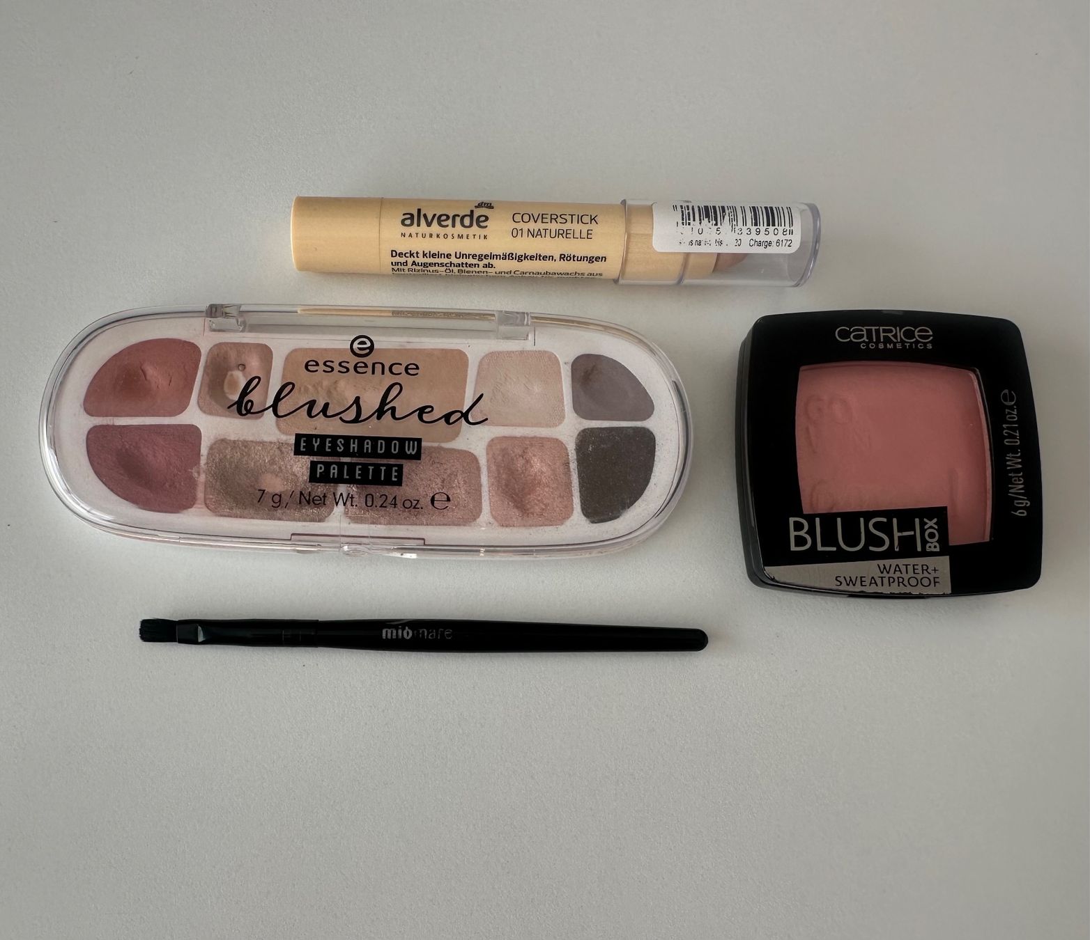 Make-up: Make-up Set: Coverstick, Blush, Lidschatten mit Pinsel – Gebraucht aus Oberglatt ZH von qilinw