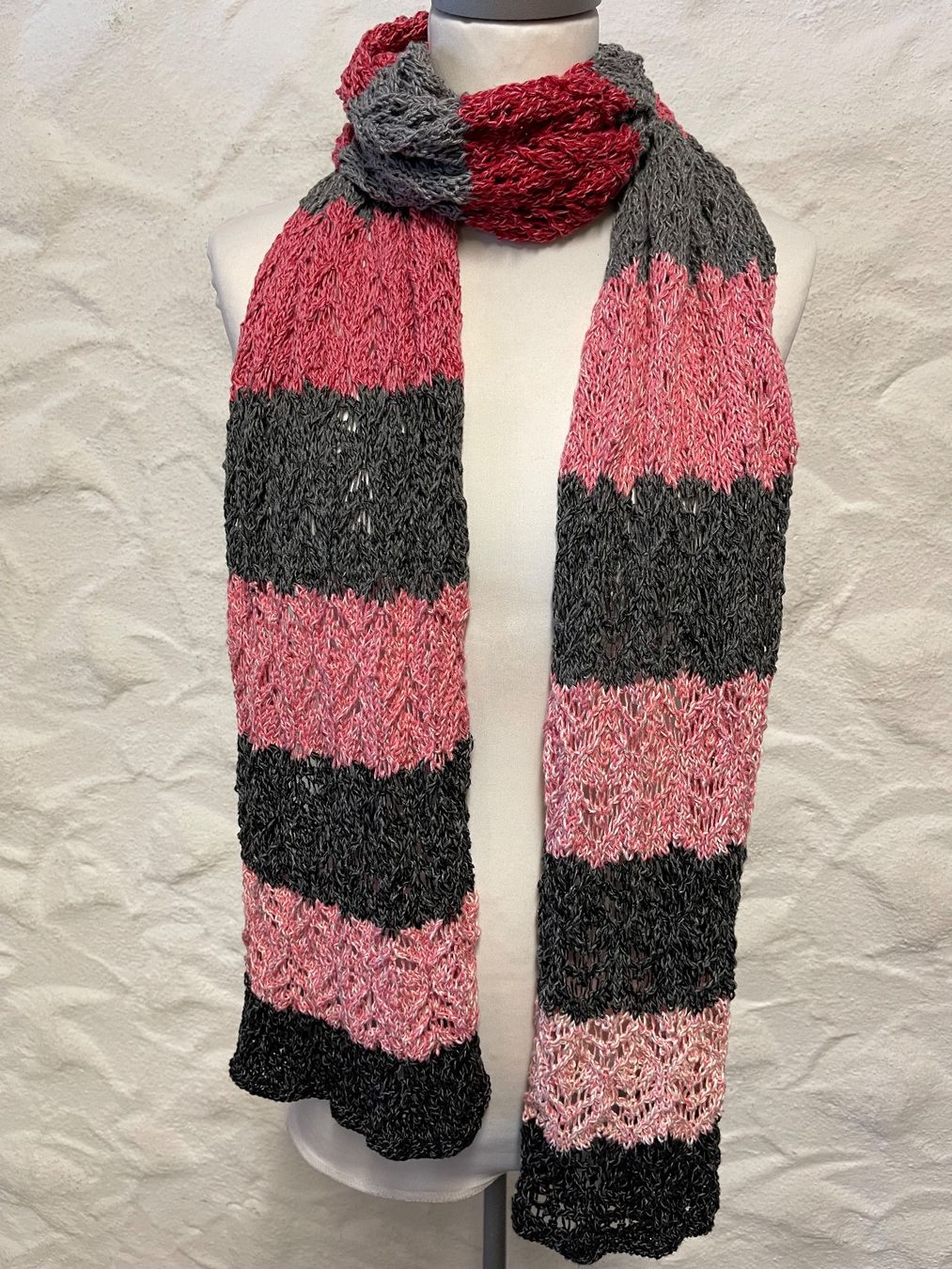 Foulard & Sciarpe: Schal, rot/grau – Nuovo (secondo la descrizione) da Urnäsch venduto da pas_5r9c