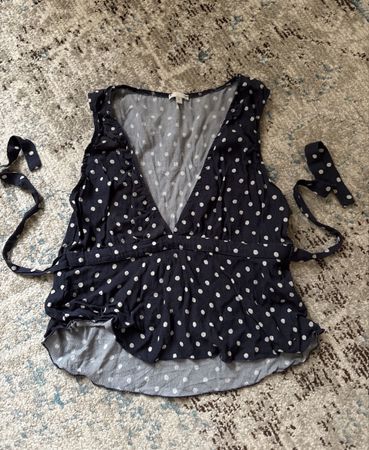 NAVY POLKA-DOT TOP