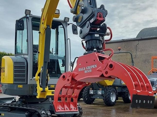 Pinces: Universalgreifer mit Rotator für Bagger – Neuf avec emballage d'origine à Bern par Patruuna