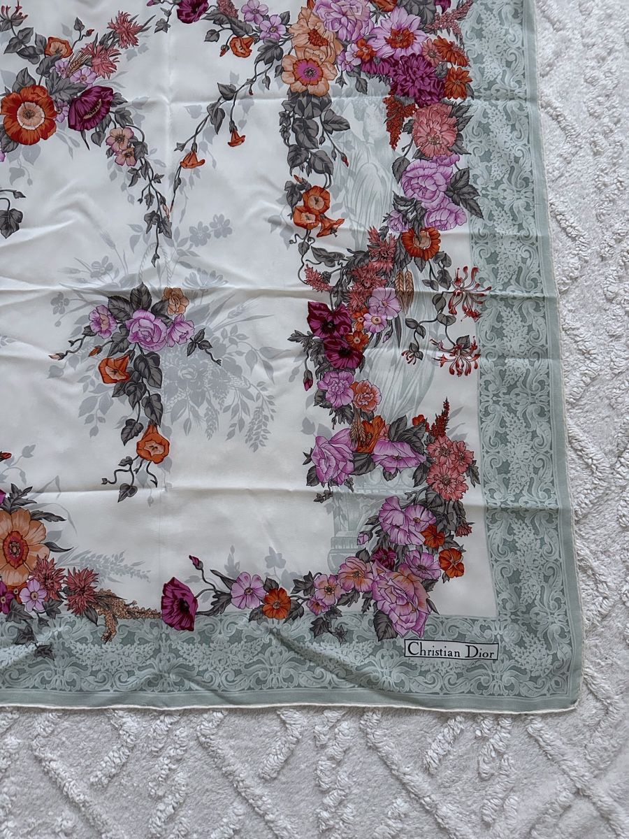 Dior Foulard & Sciarpe: Christian Dior Seidentuch Blumenmuster – Usato da Zollikon venduto da pan_8jtm 4
