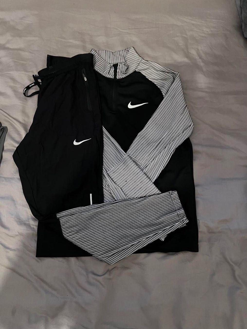 Nike Lotti di vestiti: Nike running blanc et noir reflective – Usato da Genève venduto da jae_n2pn