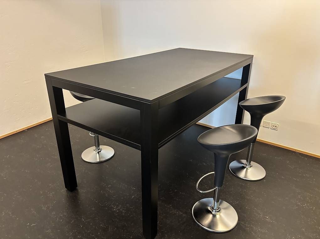 Tische: Bartisch 200x100 schwarz + 3 Barhocker, Set od. einzeln – Gebraucht aus Binningen von oth_h858
