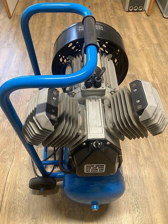 Compressori: Kompressor 220V, 2 Zylinder, 24 Lt. – Usato da Uzwil venduto da Jimmy1971 2