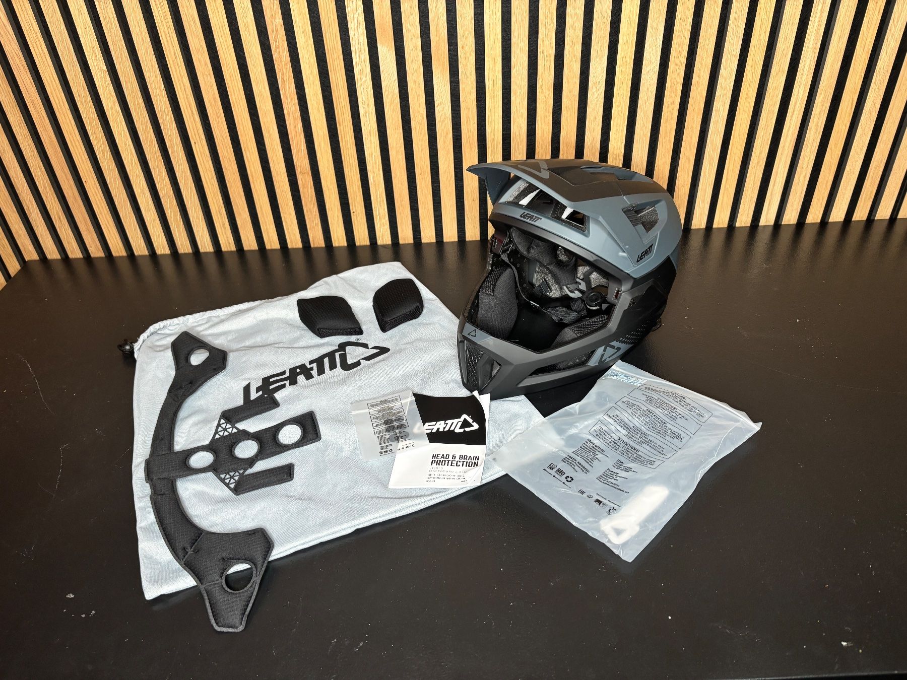 Leatt Caschi: Leatt MTB-Helm - Enduro 4.0 - Gr. 59-63cm – Nuovo e nell'imballaggio originale da Schaffhausen venduto da markk23