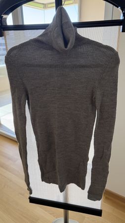 UNIQLO turtle neck jumper