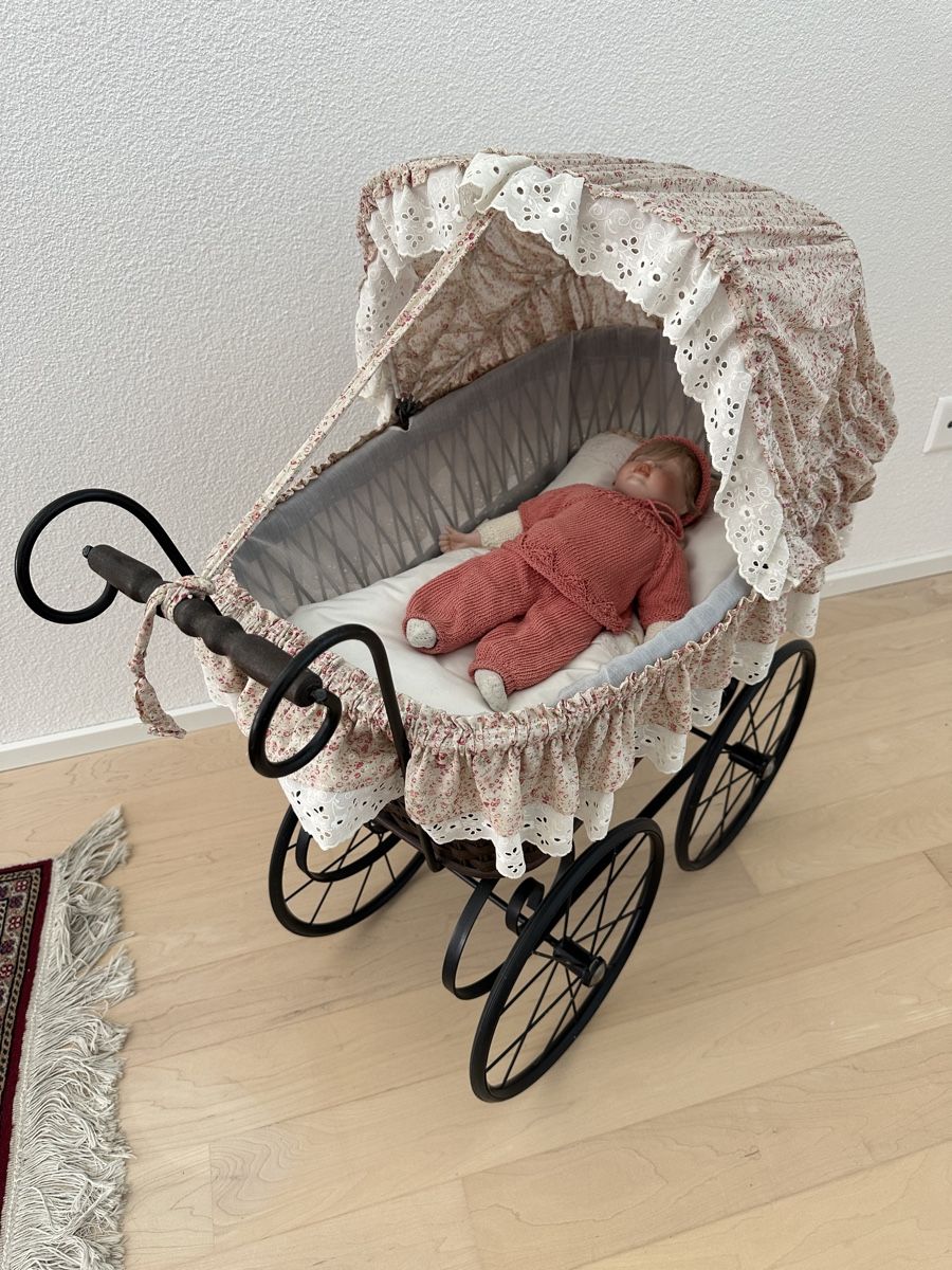 Puppenwagen mit Porzellan Puppe (Gebraucht) in Neftenbach fr CHF 10  nur  Abholung auf Ricardo kaufen