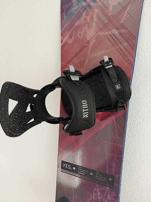 Board: Snowboard "YES" ink. Bindung und Tragetasche Dakine – Usato da Mönchaltorf venduto da Swiss131 1