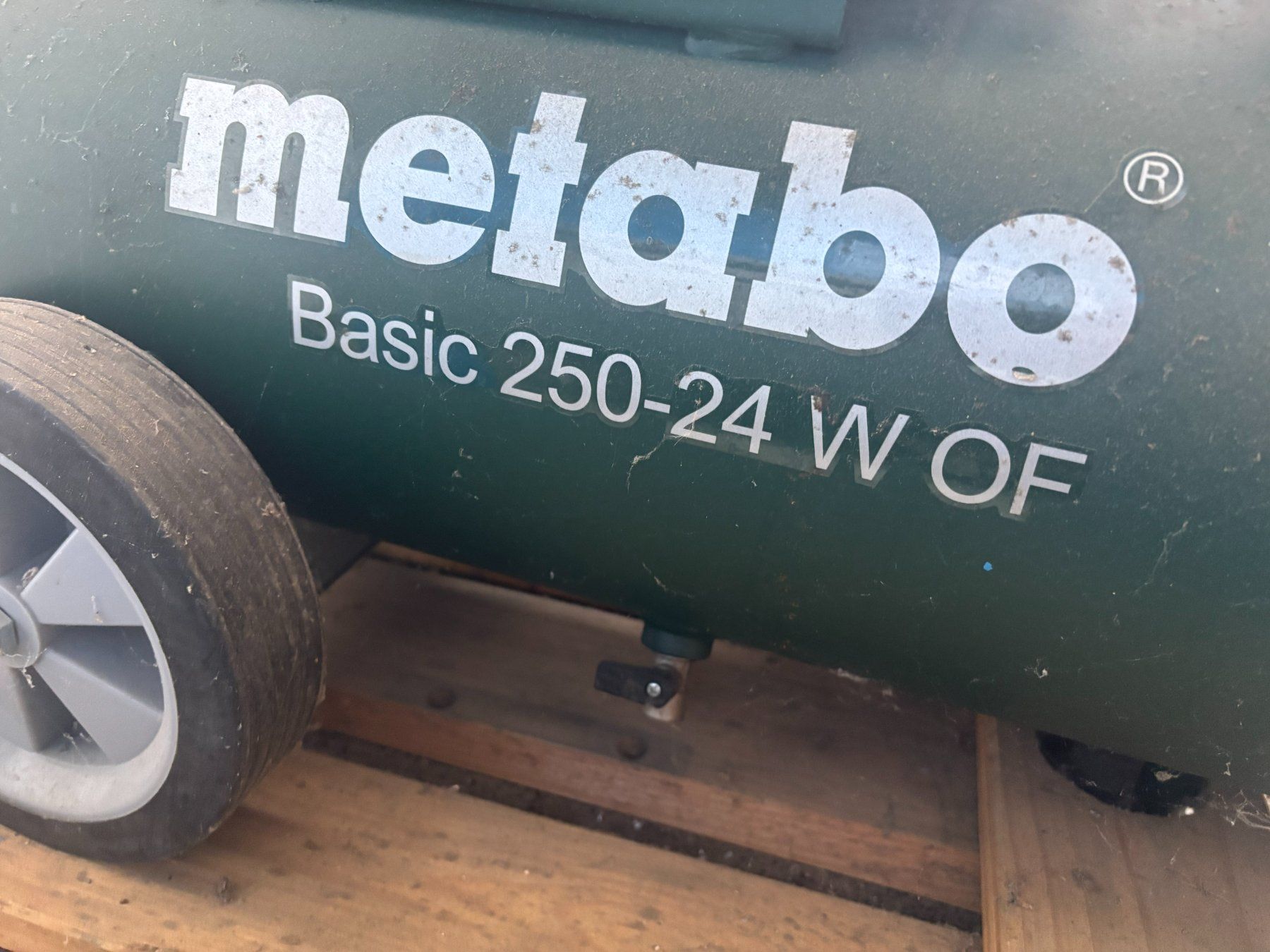 Metabo Kompressoren: Metabo Luftkompressor Basic 250-24 W OF – Gebraucht aus Adligenswil von con_cq8r 2
