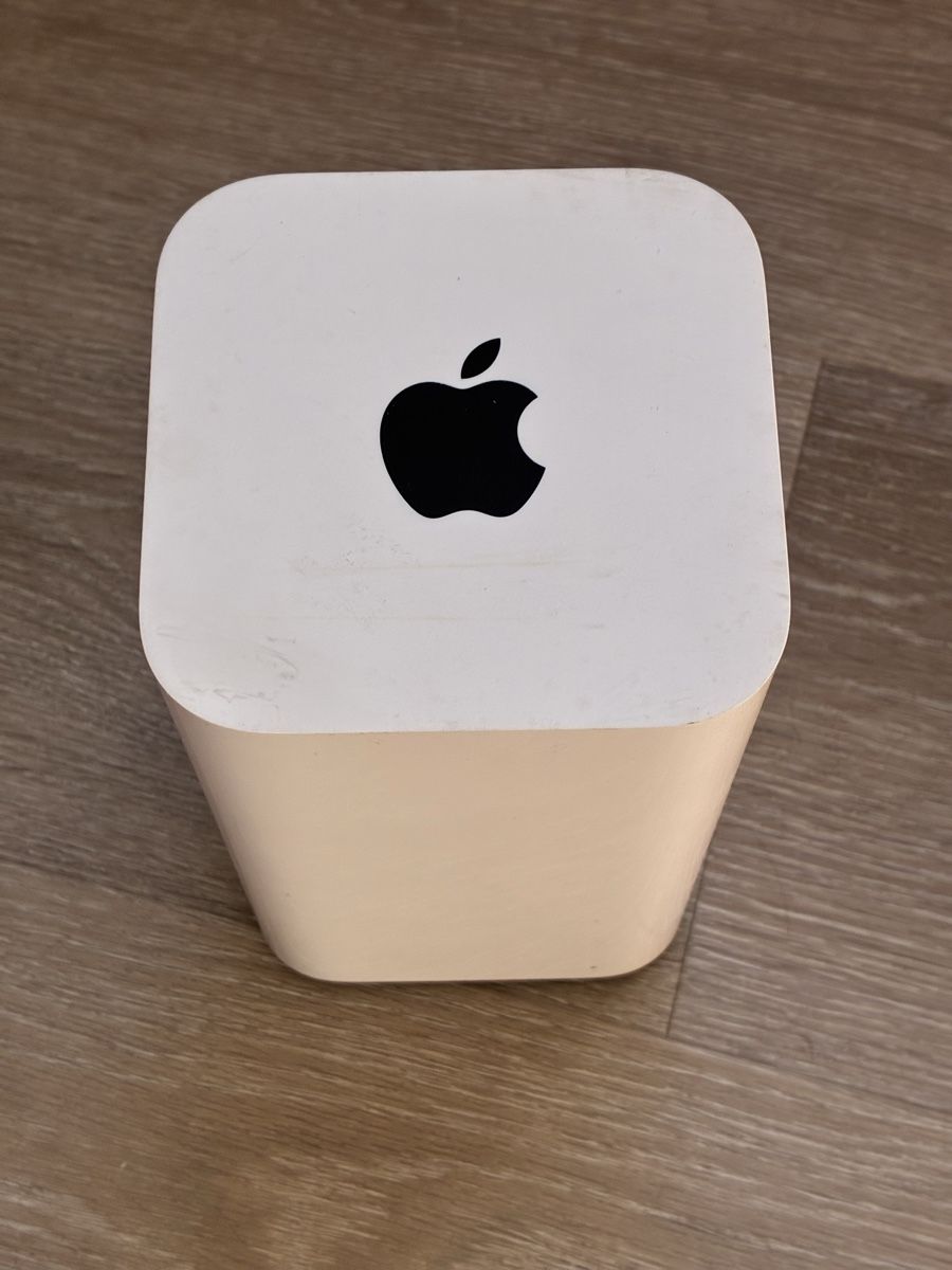 Apple Harddisks: Apple TimeCapsule 3TB AirPort Model A1470 – Gebraucht aus Zürich von Brf