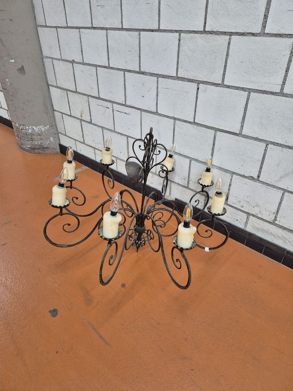 Lampadari & plafoniere: Deckenlampe Eisen 8 Arme Kerzenform – Usato da Bern venduto da latrouvaillebern