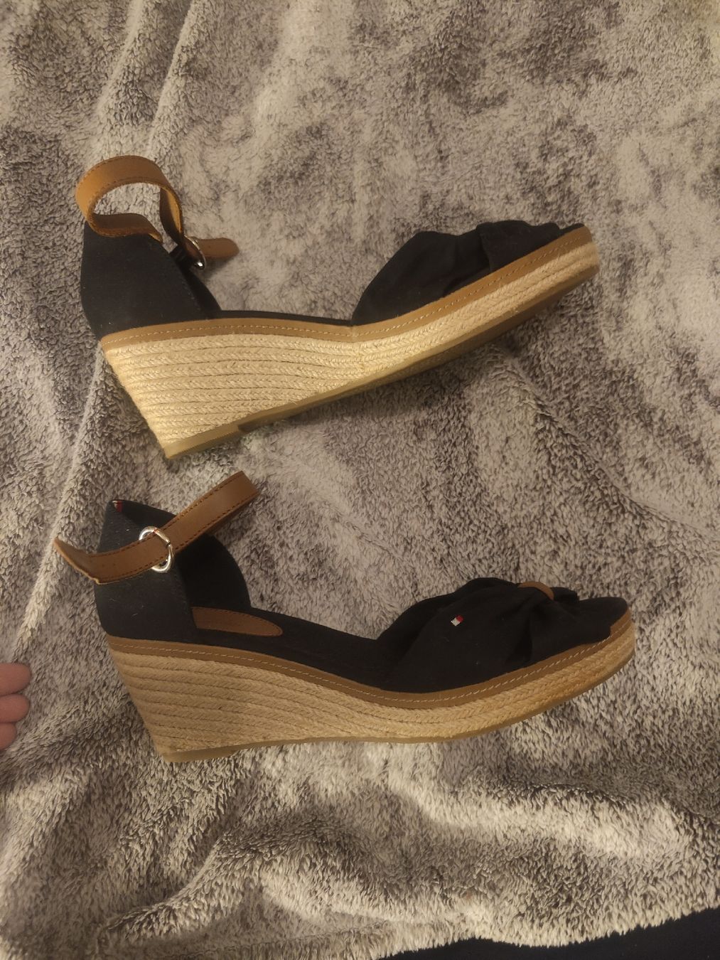 Tommy Hilfiger Damenschuhe: sandales Tommy Hilfiger  – Neu (gemäss Beschreibung) aus Fribourg von cbu_q7ck 1