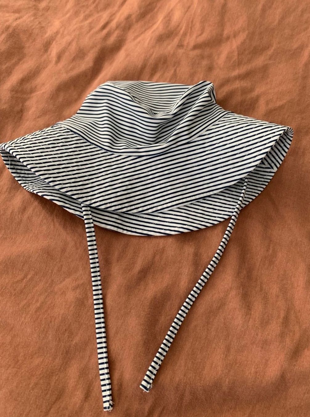 H&M Altro abbigliamento per bambino: Sonnenhut Gr. 98/104 – Usato da Rotkreuz venduto da Bikiii87 1