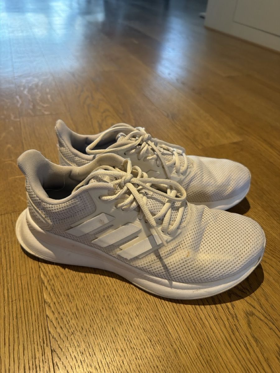 Adidas Damenschuhe: Adidas sneakers 38 – Gebraucht aus Hausen AG von nik_9sg2