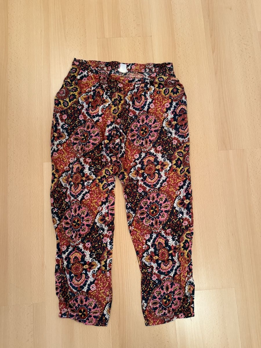 H&M Pantaloni: H&M leichte Hose, Grösse 36 – Usato da Ibach venduto da Irenei