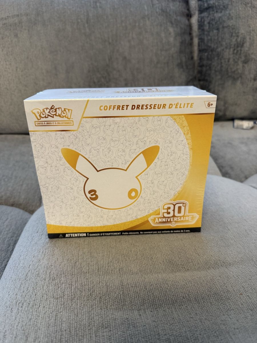 Pokémon Cartes à collectionner: Etb 30ans fr  – Neuf avec emballage d'origine à Sion par Nddddd