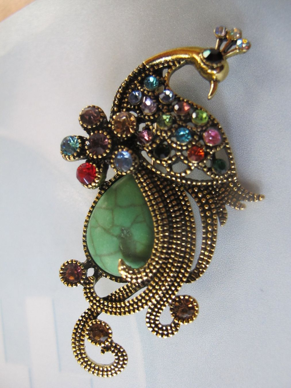Broschen & Nadeln: Pfau Brosche, goldfarben mit bunten Strasssteinen – Neu (gemäss Beschreibung) aus Löhningen von Chimae67 3