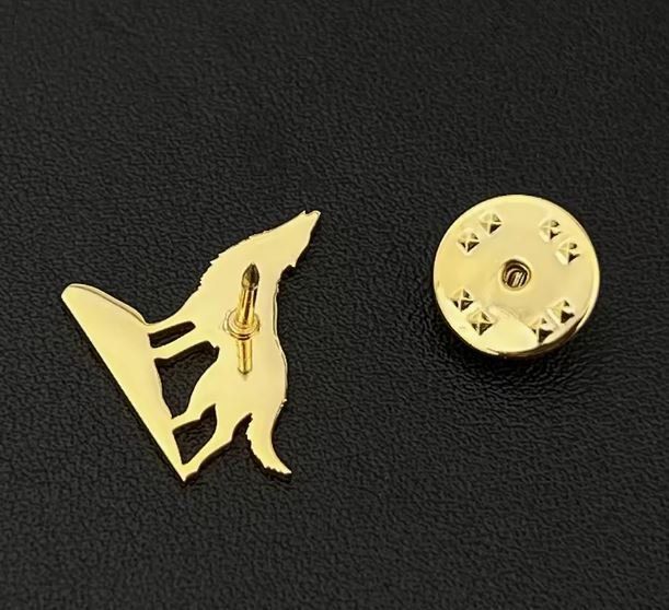 Placchette & Badge: 4 Pins: 2x Wolf & 2x Khamsa (Edelstahl) – Nuovo e nell'imballaggio originale da Fislisbach venduto da GenerousClub 5