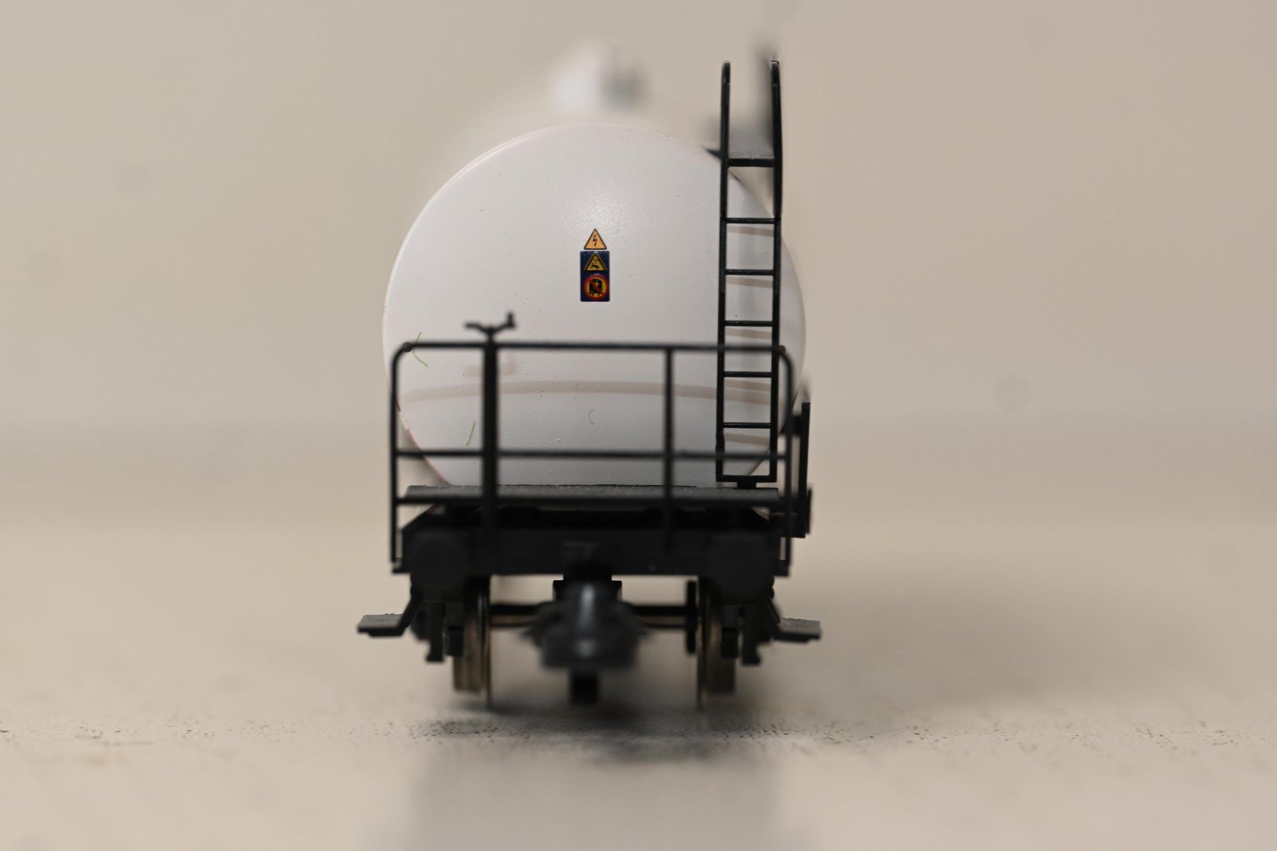 Roco Modellini di ferrovie: Kesselwagen AVIA Roco HO/DC mit OVP – Usato da Laupen ZH venduto da Zmoewe 3