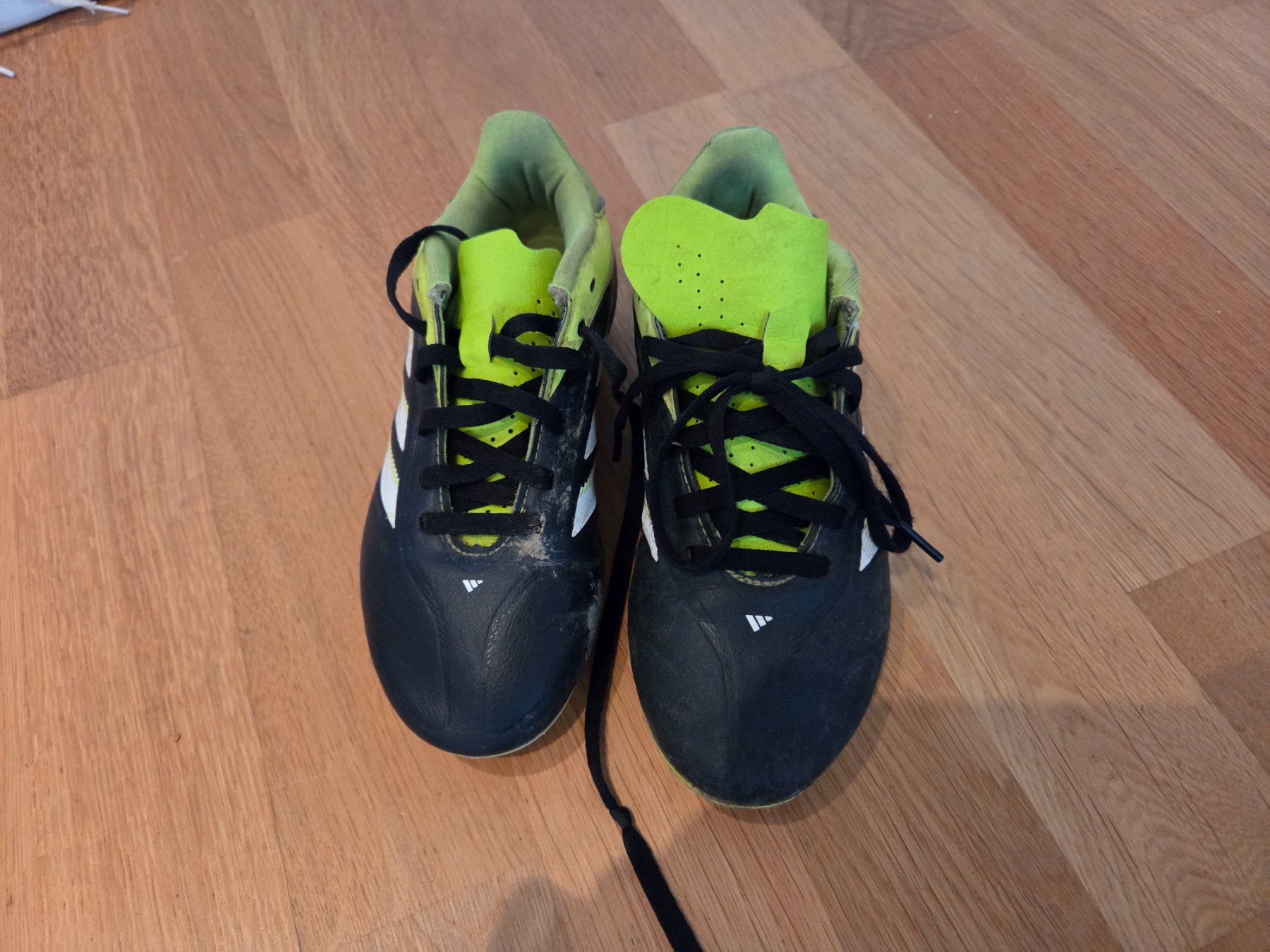 Adidas Scarpe per ragazzi: Fussball Nockenschuhe – Usato da Aarau venduto da NET03
