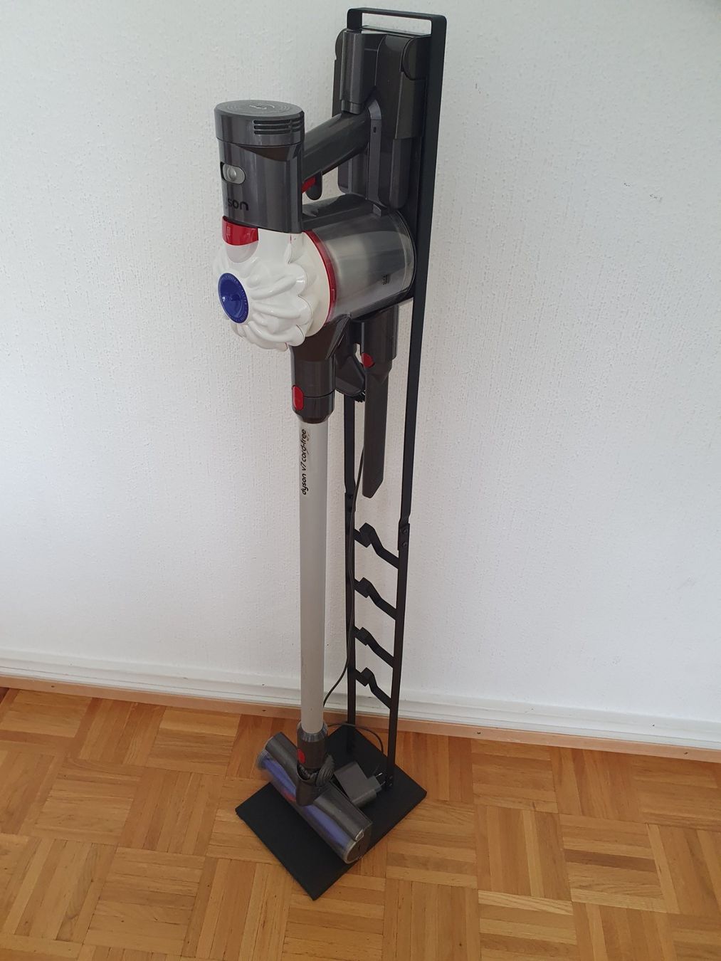 Dyson Staubsauger & Zubehör: Aspirateur Dyson V7 avec station – Gebraucht aus Prilly von RoDyRe 1