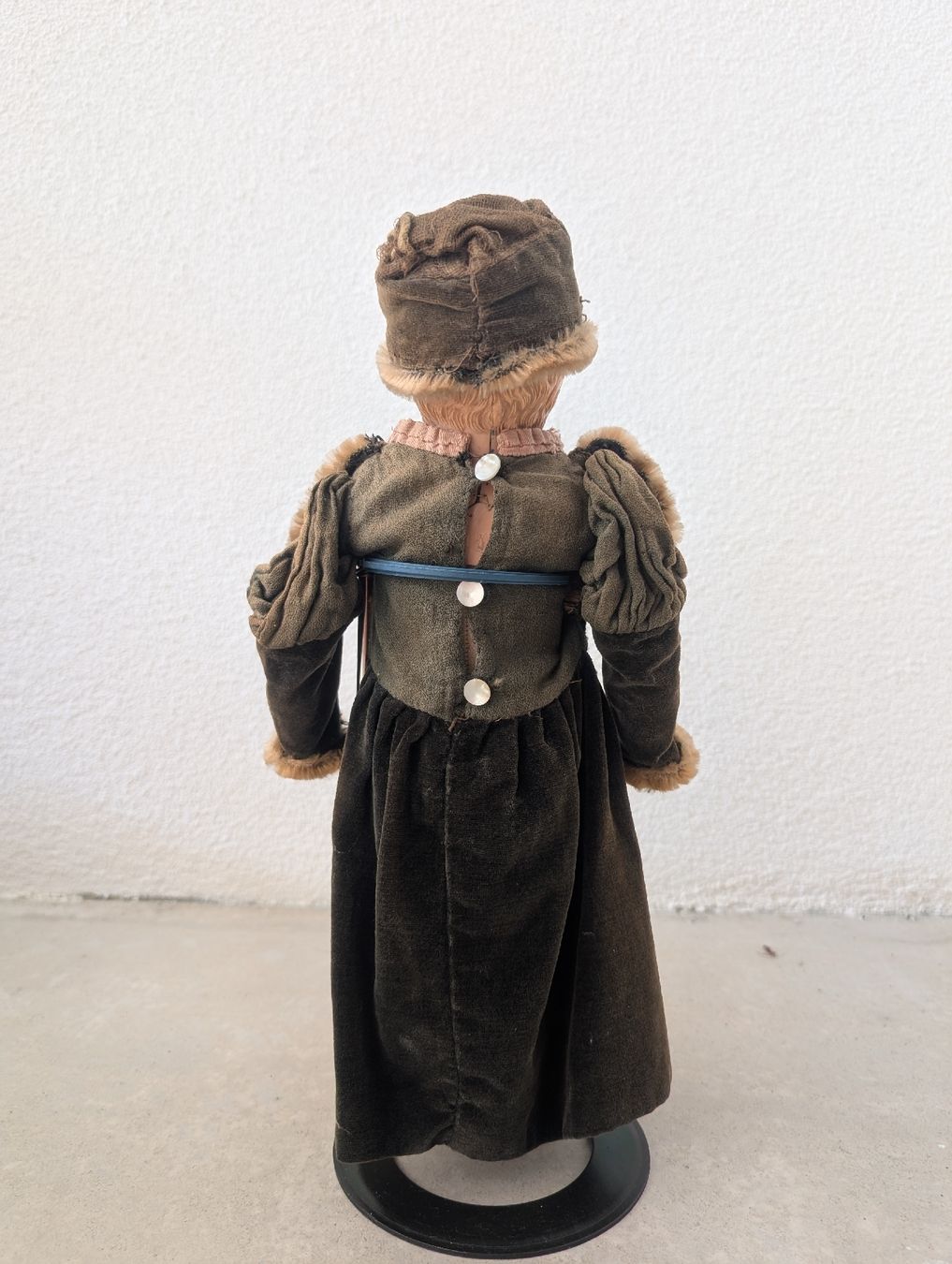 Poupées: Antike Puppe mit Kleidung – D'occasion à St. Gallen par Isycheng 2