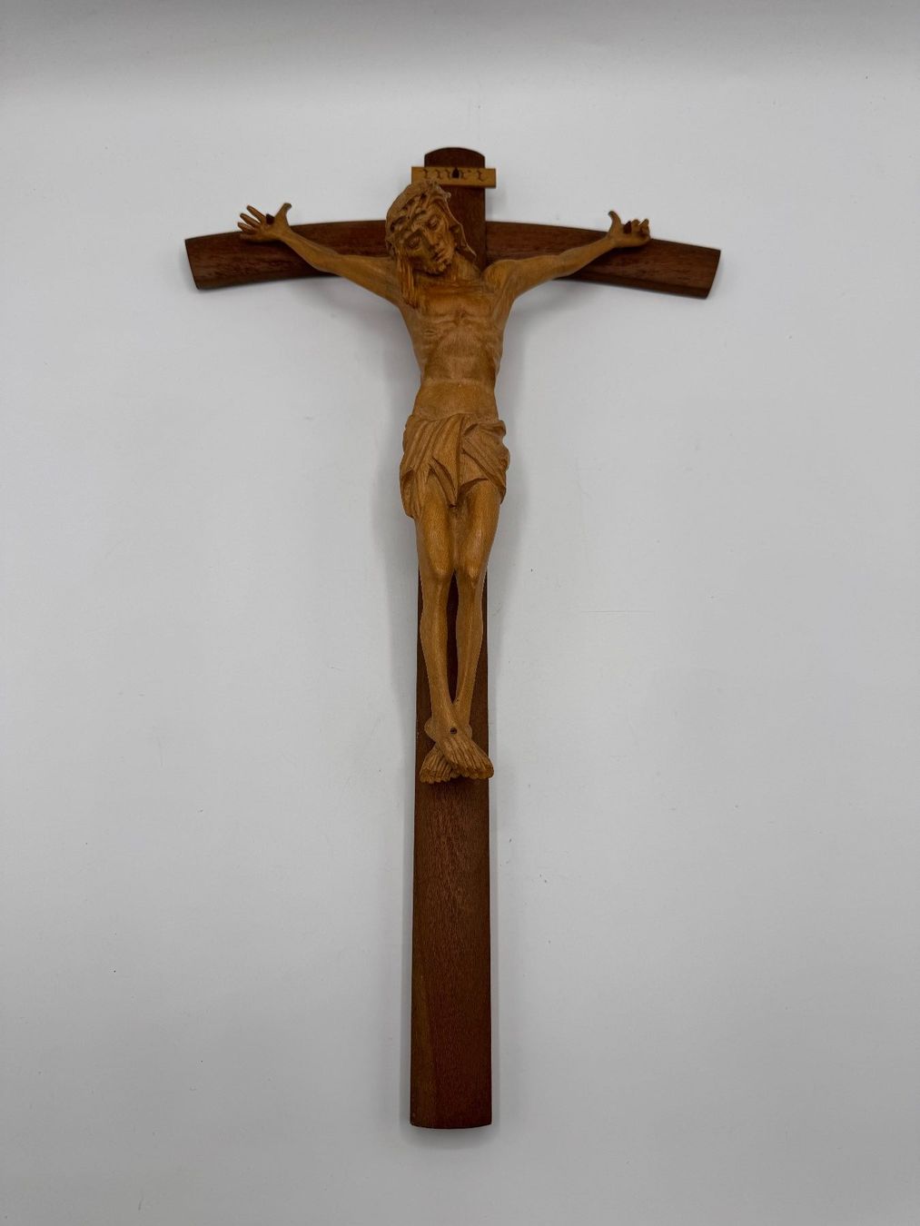 Figuren: Holzkreuz mit Jesus Figur – Gebraucht aus Sachseln von BONATI01 1