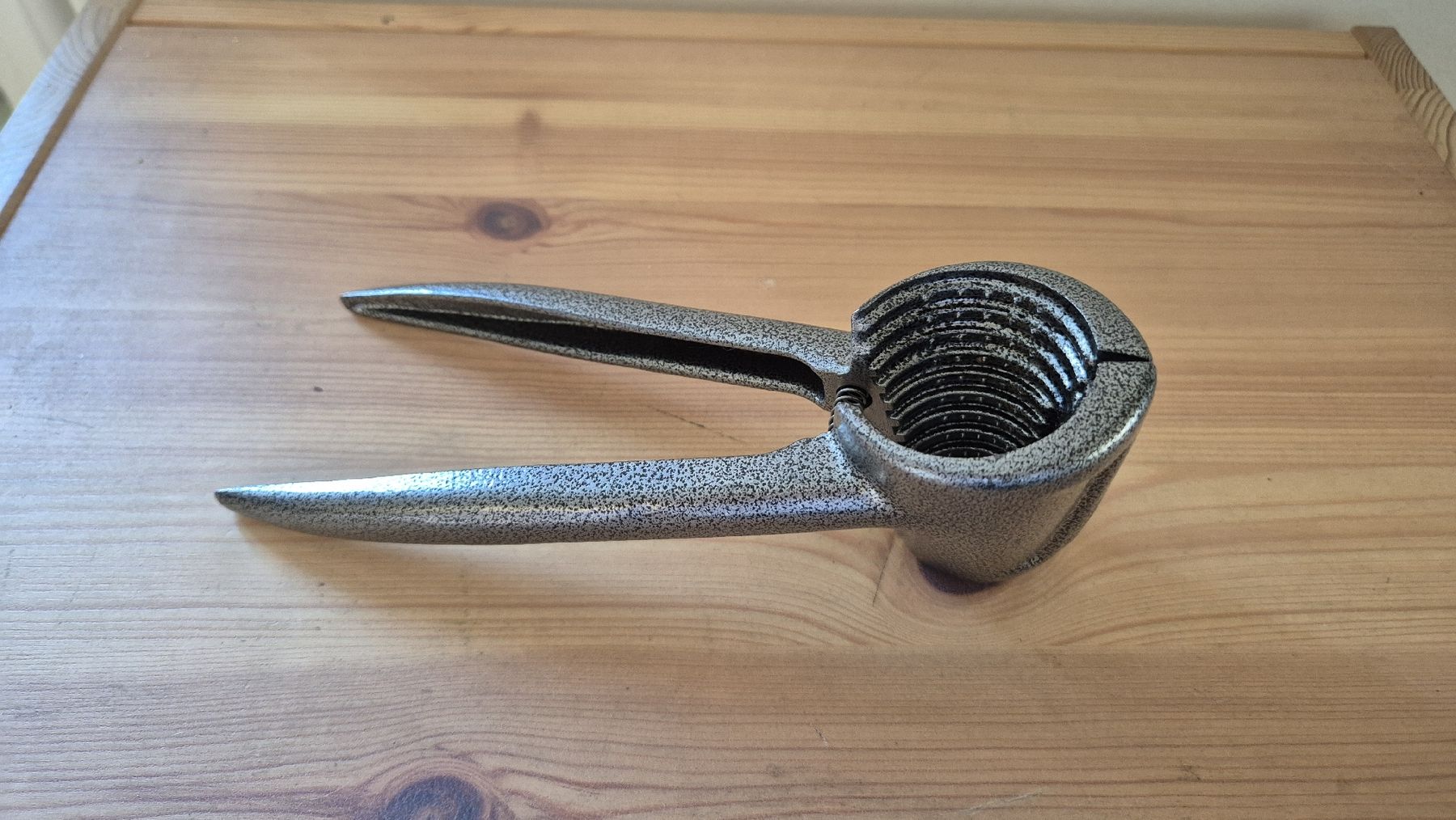 Elettrodomestici da cucina: Nussknacker Metall grau mit Feder – Nuovo (secondo la descrizione) da Winterthur venduto da inkidaria