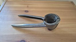 Nussknacker Metall grau mit Feder