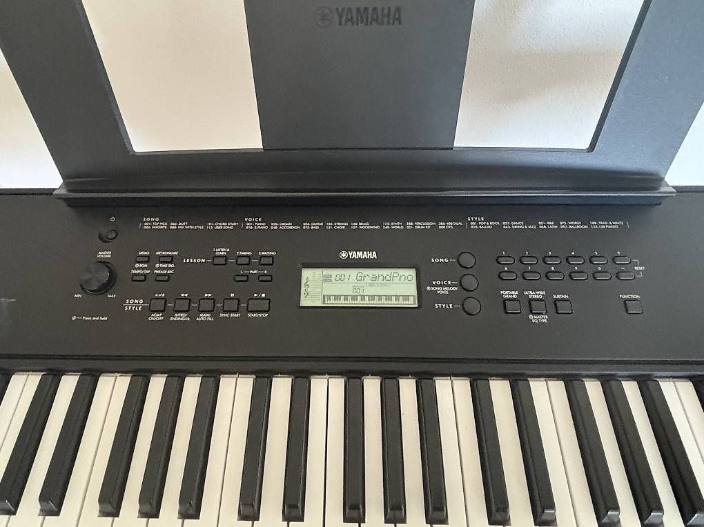 Strumenti musicali: Yamaha PS360/ 61 Tasten mit Ständer – Usato da Häggenschwil venduto da dwiezel 1