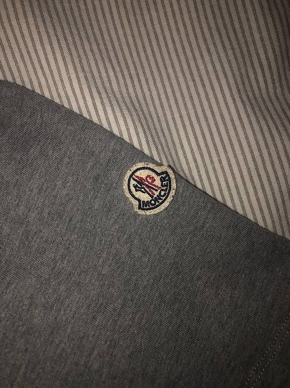 T-shirt: Moncler T-Shirt – Usato da Wegenstetten venduto da secondhand.jpg 2