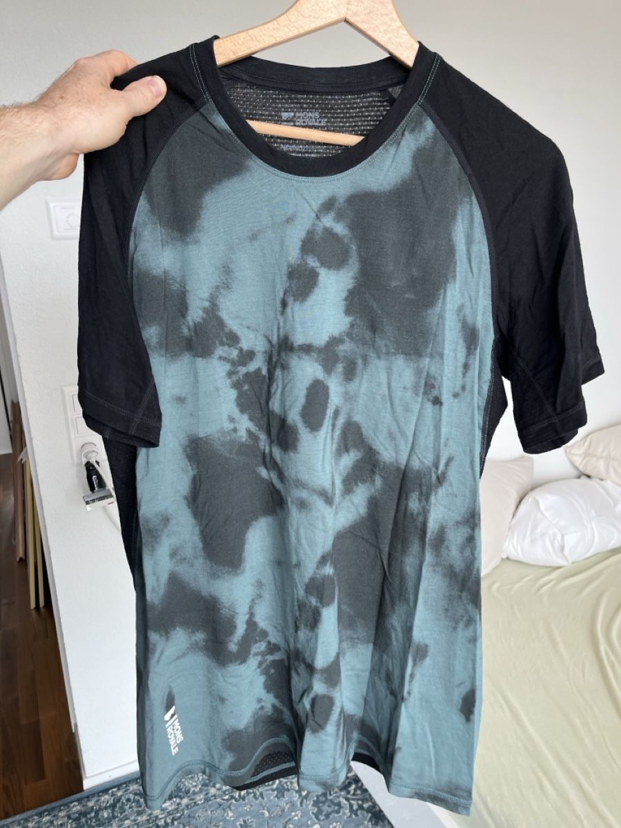 Mons Royale T-shirt: Mons Royale T-Shirt Grösse L – Usato da Biel/Bienne venduto da floralyys