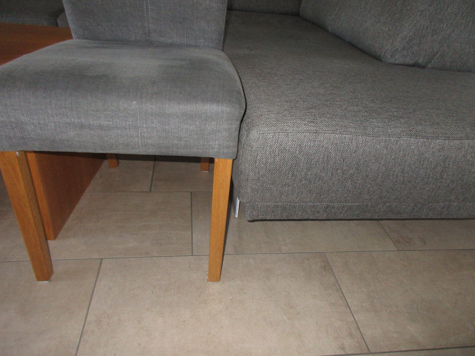Pfister Sofas: Ecksofa grau mit 6 Stühlen – Gebraucht aus Niederwil AG von Cembalo 5