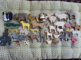 Verschiedene Tierfiguren aus Holz