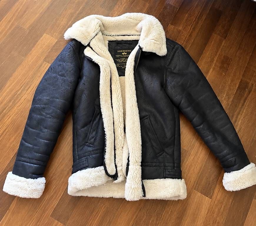 Alpha Industries Jacken: Alpha Industries Jacke Gr. S  schwarz mit Teddyfutter – Gebraucht aus Dietikon von sel_8g5g