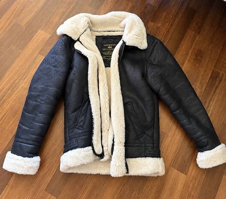Alpha Industries Jacke Gr. S  schwarz mit Teddyfutter