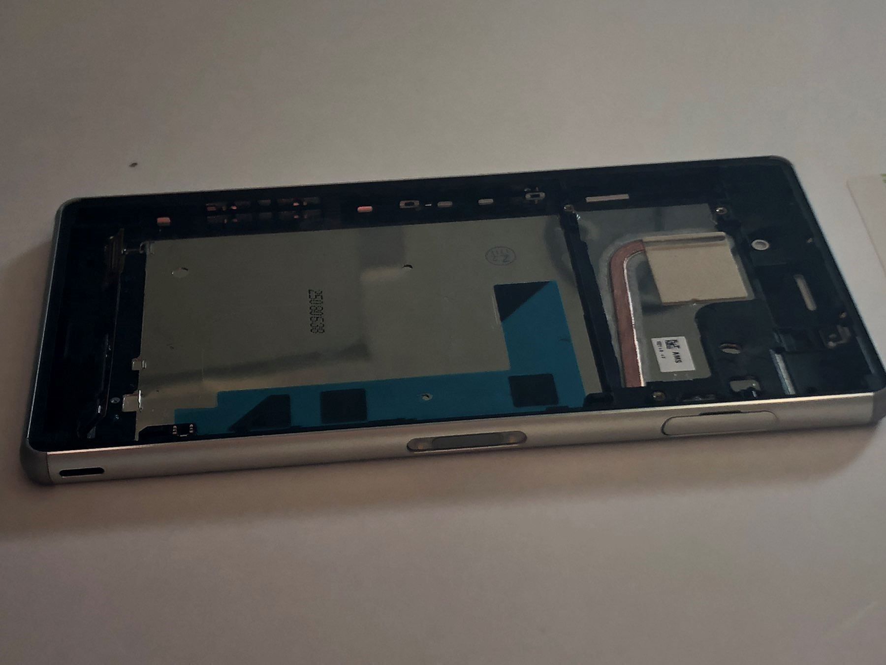Sony Telefoni cellulari / Smartphones: Sony Xperia Z3 Display mit Rahmen weiss – Nuovo e nell'imballaggio originale da bern venduto da reptechnic 3