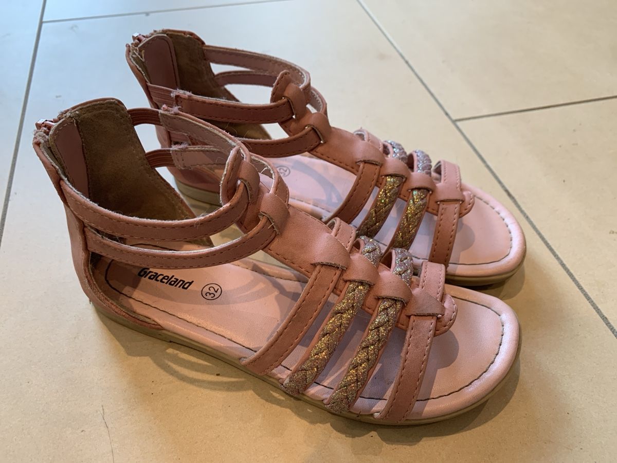Scarpe per ragazze: Sandalen Grösse 32 – Usato da Eschenbach SG venduto da claudrup77