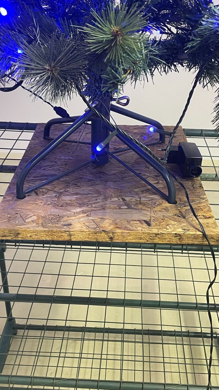 Toutes les décorations: Künstlicher Weihnachtsbaum – D'occasion à Udligenswil par Quarz2002 2