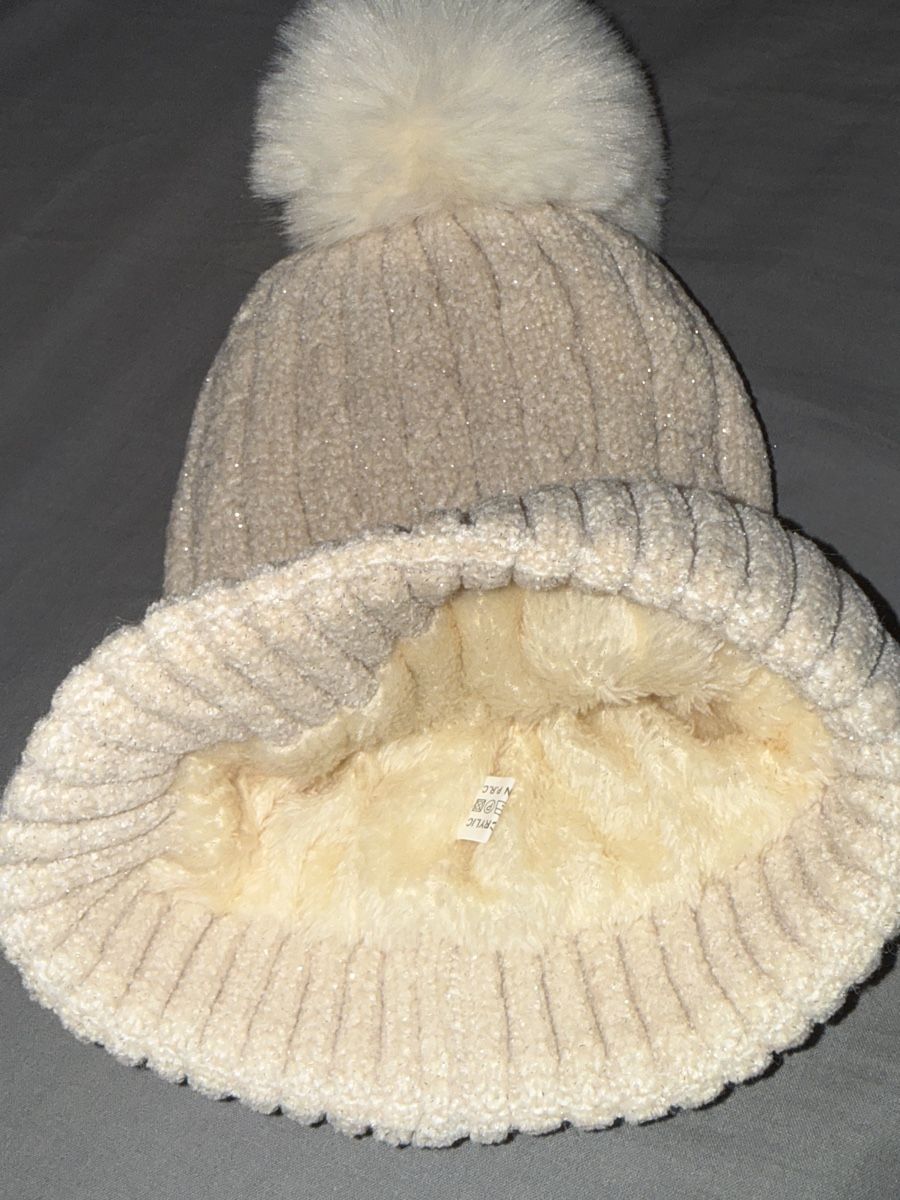Autres vêtements femmes: BEIGE STRICKMÜTZE MIT BOMMEL – Neuf (Voir description) à Schlieren par kle_dis 1