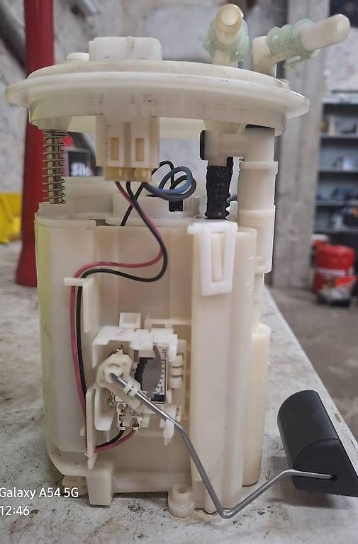 Tutti pezzi di ricambio auto: Benzin Pumpe Denso mit neue Filter  – Usato da Giubiasco venduto da Famil.l