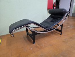 Designer Liege im LC4 Le Corbusier Stil