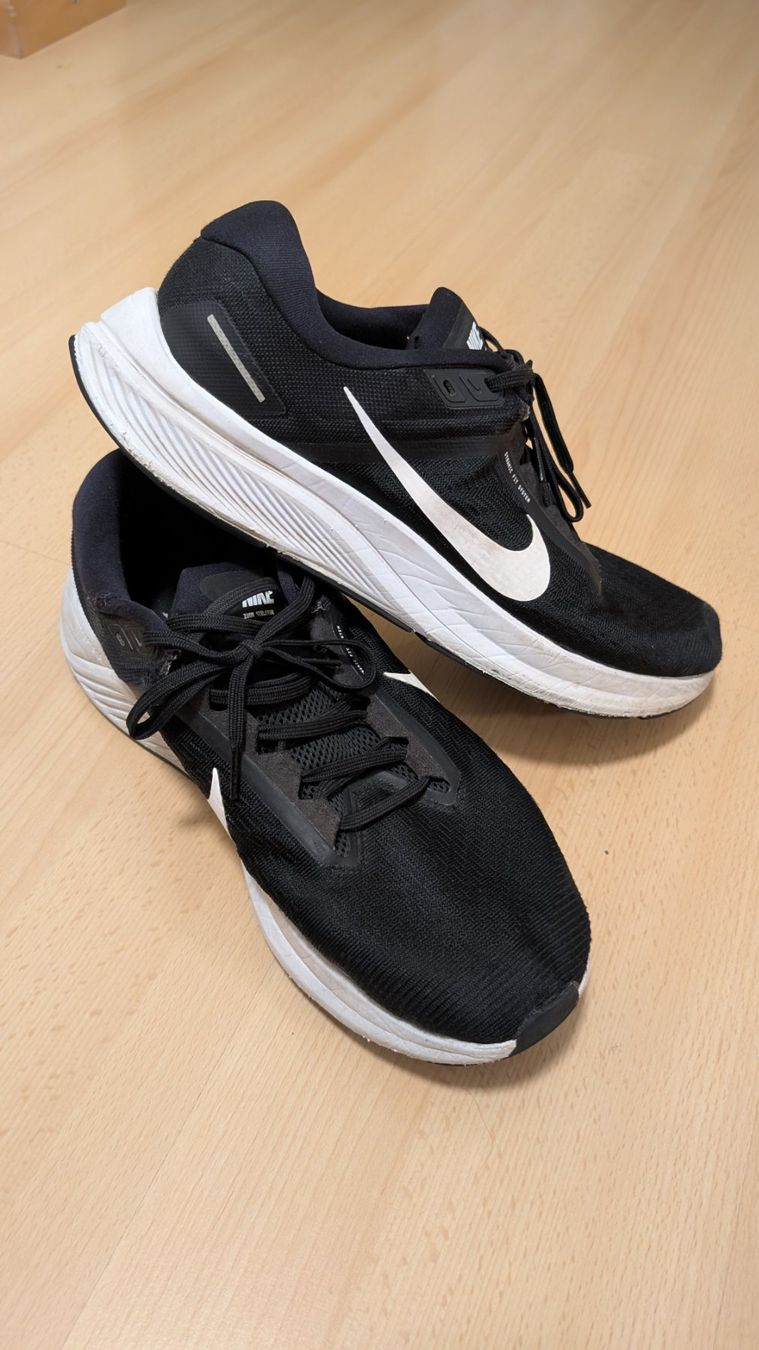 Nike Chaussures hommes: NIKE Air Zoom Structure 24 – D'occasion à Attinghausen par muenz 1