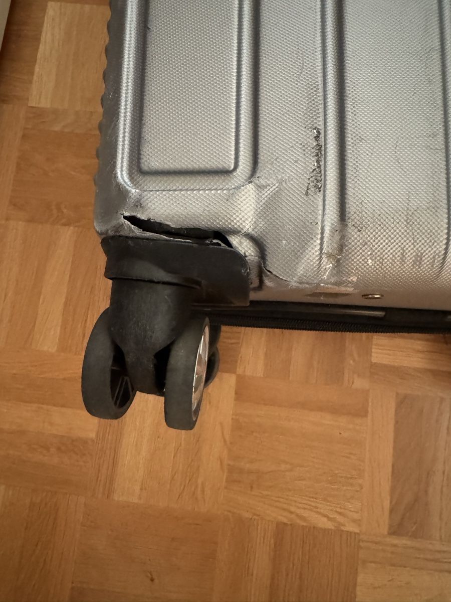 Altro in Aeronautica: Silver Suitcase with TSA Lock – Difettoso da Thalwil venduto da Maricortin 4